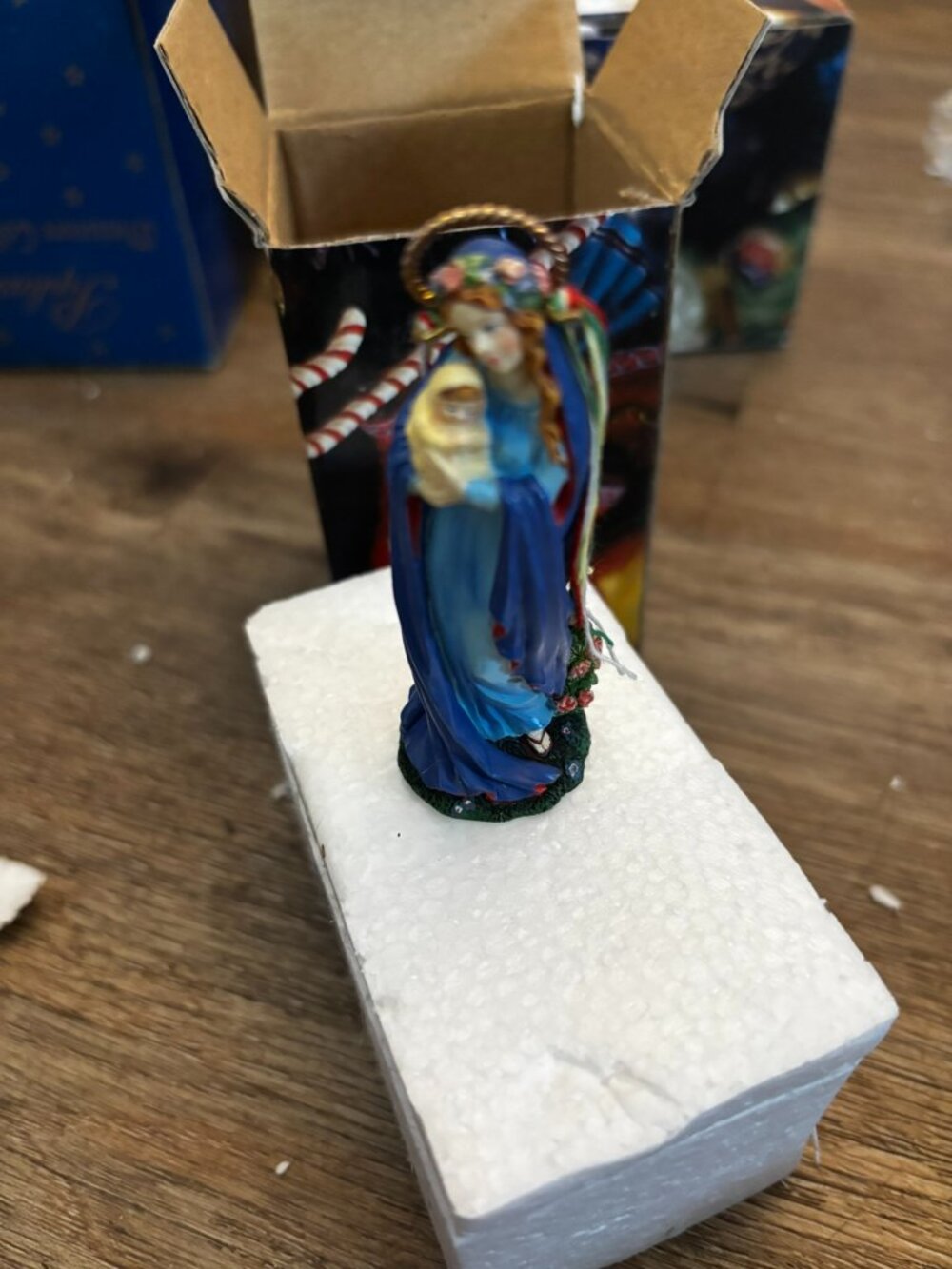 Pipka Prizm Madonna Queen of Roses figurine miniature MIB 10067